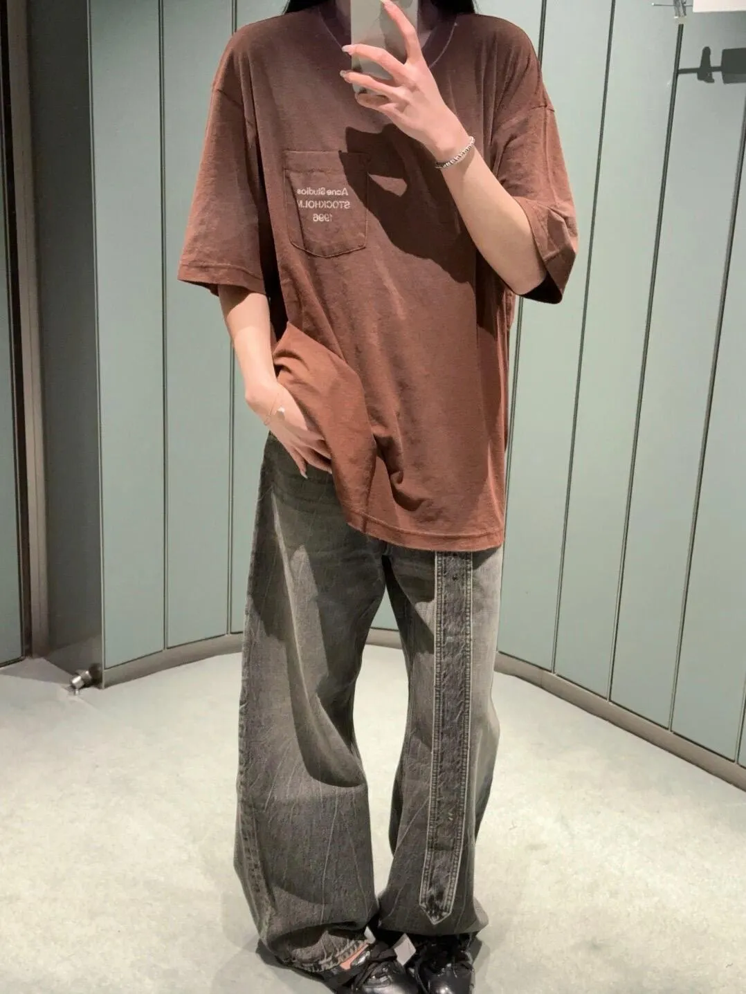 「 」